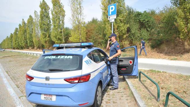 Torino – Maniaco africano si denuda davanti a bimbi e famiglie al parco