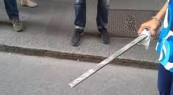 Torino- Rapina passanti “armato” di spranga: inseguito e arrestato