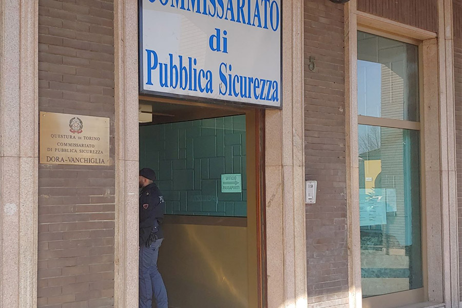Torino – Incinta e con una figlia di 3 anni viene cacciata di casa: accolta dalla Polizia che le trova subito una sistemazione