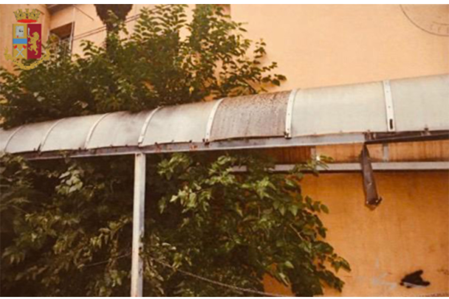 Con spranghe spaccano pensilina e rubano 10 kg di rame – Arrestati