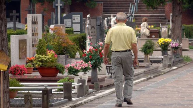 Il caso – Anziani a Torino sempre più poveri e soli: raddoppiati i funerali gratuiti