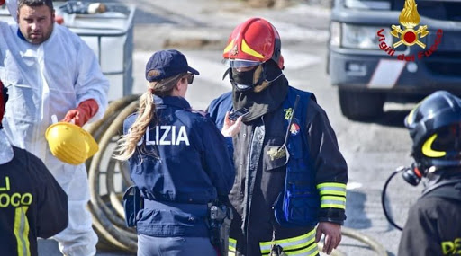 Dramma a Torino – Si getta dal balcone con la figlia per sfuggire a un incendio: sono gravissime