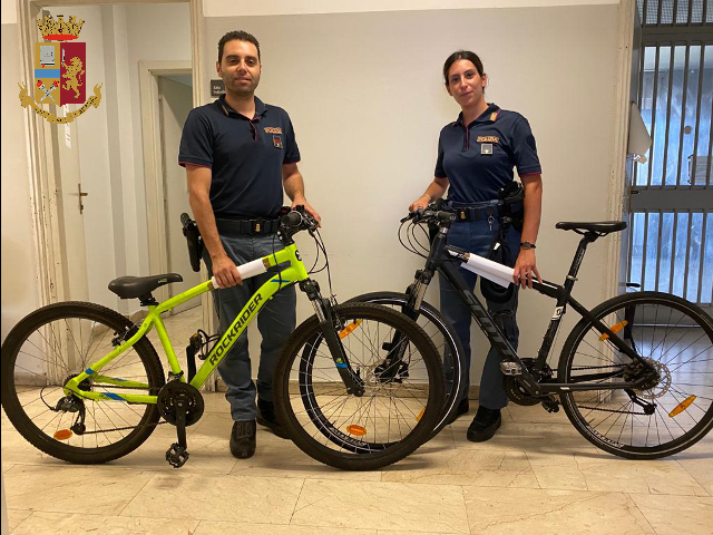 Torino – Minorenne maghrebino ruba bici da un palazzo, bloccato dalla Polizia