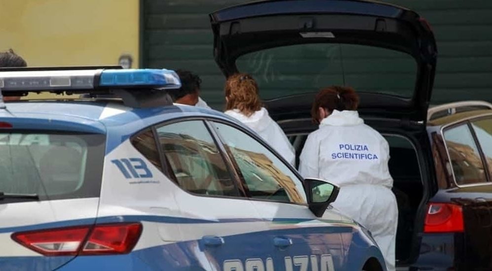 Torino – Sgozzato in casa a 25 anni: muore ragazzo, l’inquilino dà l’allarme