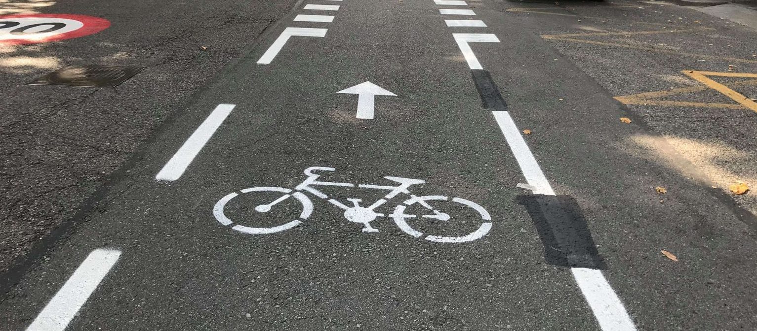 Torino – Infuria la polemica sulla pista ciclabile in mezzo ad auto e bus “E’ una roulette russa”