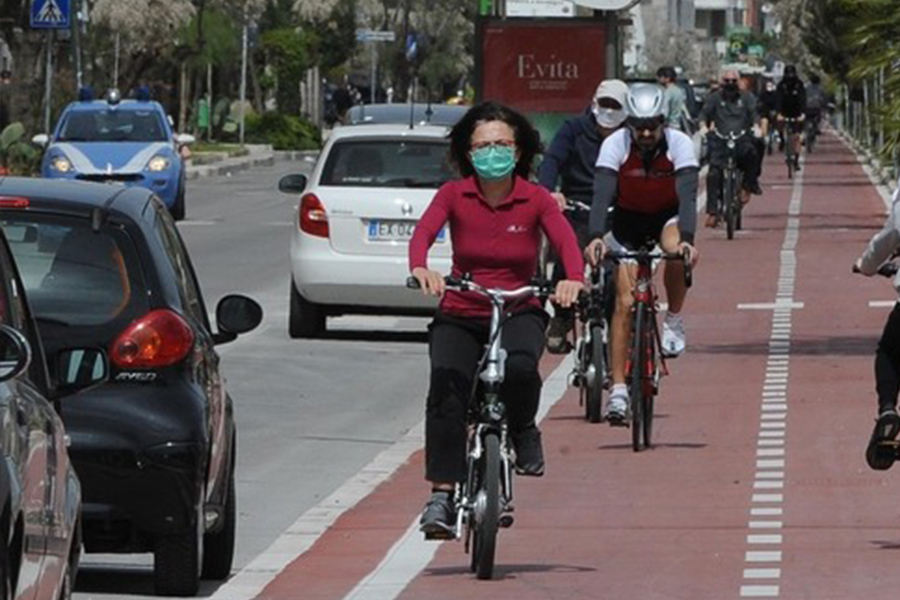 Nel Torinese obbligo di mascherina all’aperto, anche per chi va in bici – Multe fino a 1000 euro ai trasgressori