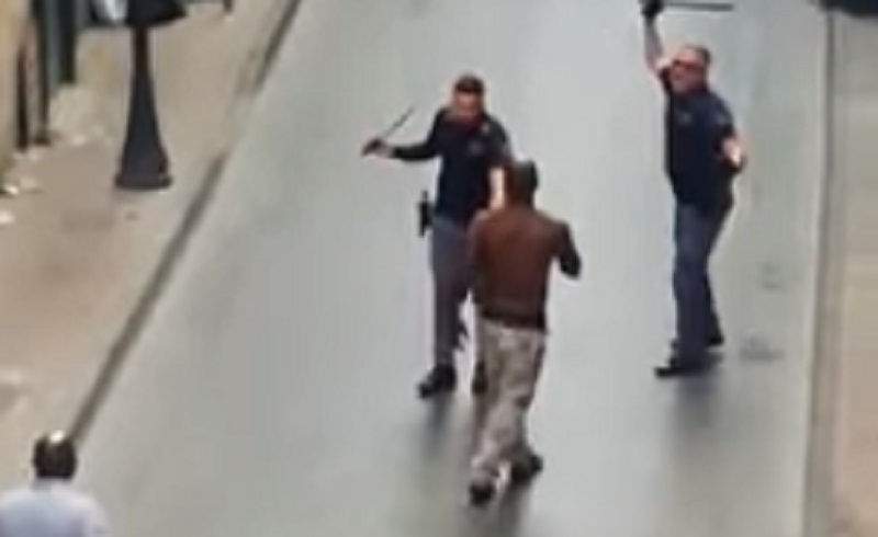 Torino – Folle moldavo aggredisce i poliziotti a colpi di arti marziali. Arrestato