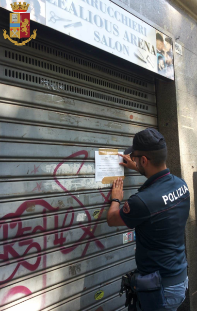 Torino – Folla dal barbiere, ‘in barba’ al distanziamento sociale: locale chiuso