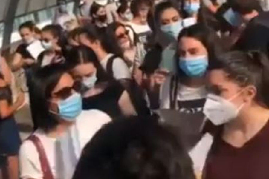 In migliaia a Torino per il test di medicina – Code, kit con mascherina e 2 ore per i controlli