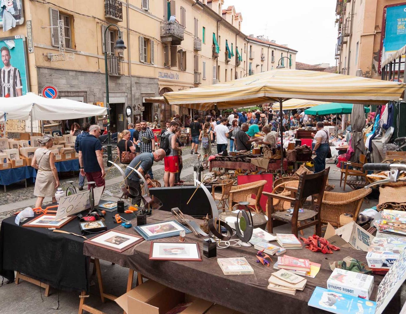 Torino – Tentato omicidio al Balon: accoltella venditore ambulante e fugge. Arrestato