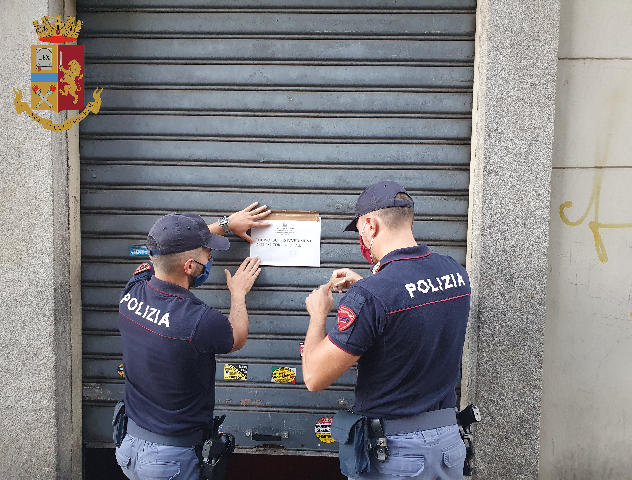 Torino – Ristorante peruviano da incubo: sporco e con soffitti e pareti nere. Chiuso dalla polizia