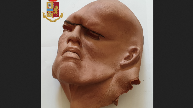 Torino – Mascherato tossisce in faccia ai commessi “Vi attacco il Virus!”, rapinatore fermato dalla Polizia