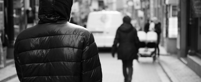 Torino – Si finge corriere per salire in casa della donna che perseguita: riconosciuto al citofono e arrestato