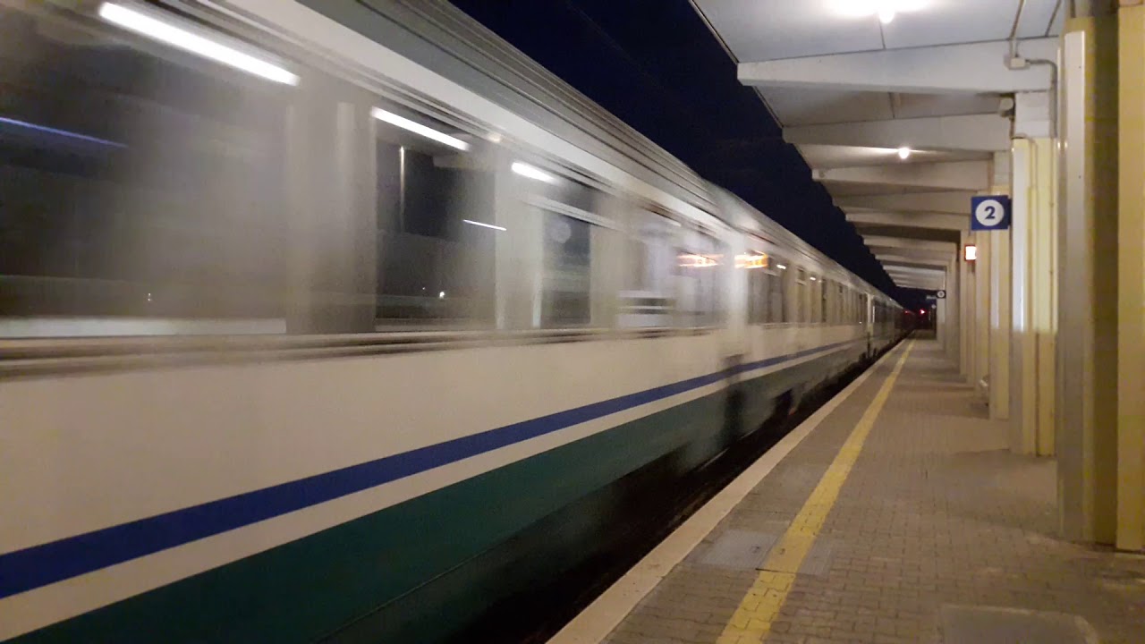 Piemonte – Treno totalmente in panne in galleria: linea in tilt, 200 passeggeri trasbordati