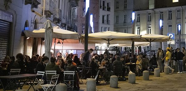 Torino chiude la movida in 3 zone – Coprifuoco dalle 22,30, multe fino a 1000 euro