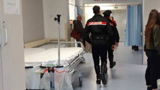 Folle violenza al Regina Margherita – Vuole vedere il nipote ricoverato: al rifiuto aggredisce medici e sfascia tutto