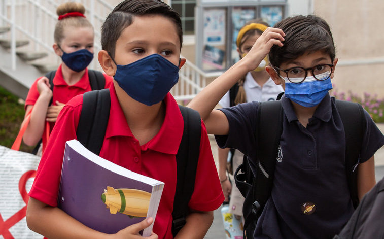 Piemonte – Mascherine obbligatorie vicino alle scuole, l’annuncio di Cirio
