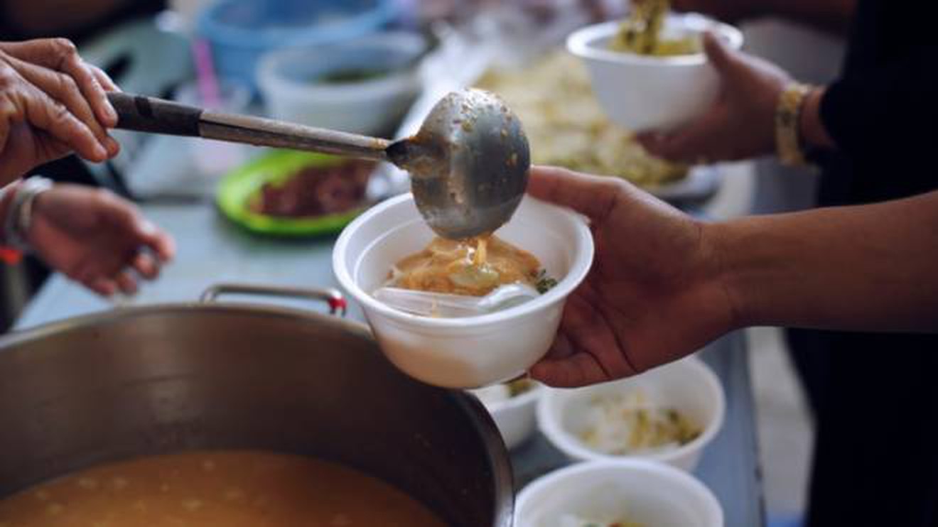 Torino – “Basta multe alla Mensa dei Poveri!” – L’incredibile denuncia: fioccano multe a preti e volontari che aiutano gli indigenti