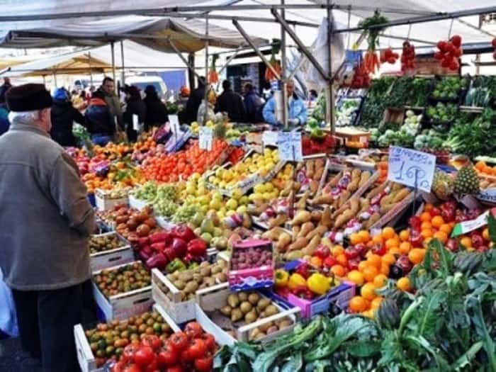 Torino- Frutta e verdura a ‘peso d’oro’: l’emergenza Covid si ripercuote sui prezzi, aumenti fino al 100%