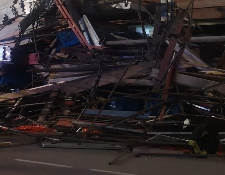 Crolla un ponteggio dal 7° piano nel Torinese – Poteva essere un disastro