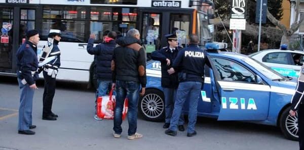 Torino – Scoppia la rissa sull’autobus: calci e pugni in mezzo ai passeggeri, due denunce