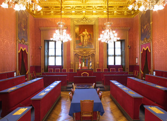 Torino – Sala Rossa messa in quarantena: il Covid arriva in comune, contagiato consigliere 5 Stelle