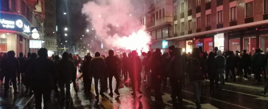 Torino – Il bilancio di una notte di battaglia: fiamme, infiltrati nel corteo e saccheggi: tre feriti