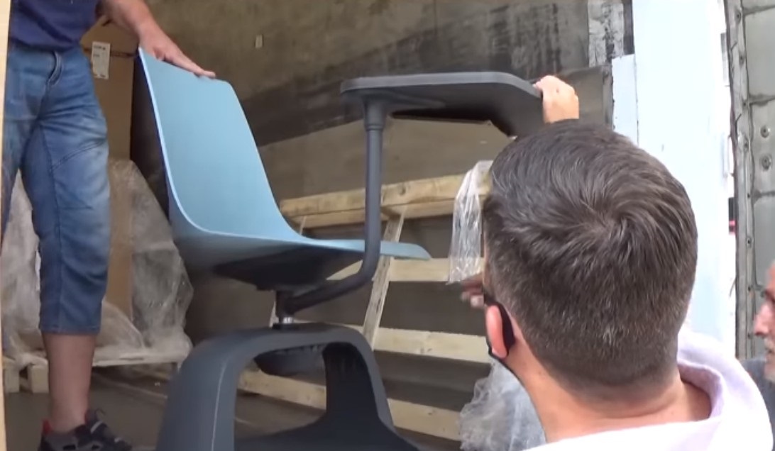 Piemonte – Beffa dei banchi a rotelle: le scuole sono chiuse, arrivano ad aule vuote