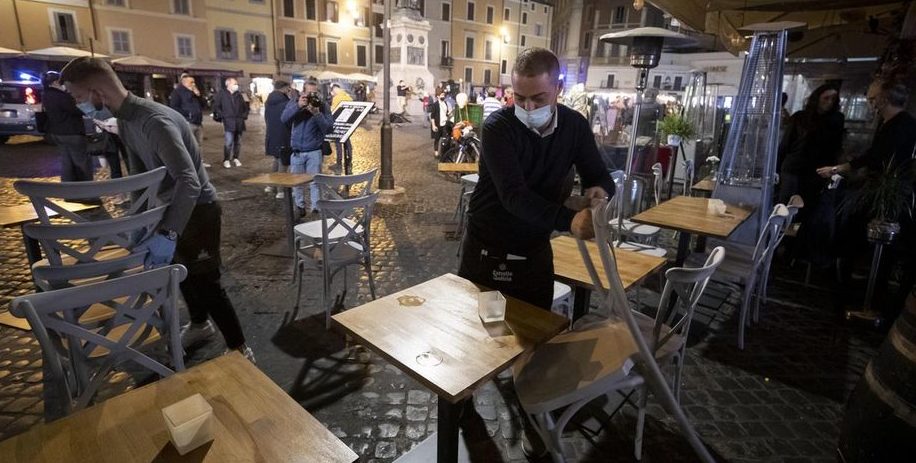 Torino – Chiusura di bar e locali alle 18: crollo verticale degli incassi “Conto pesantissimo per la categoria”