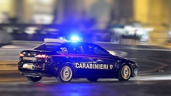 Torino – Folle fuga contromano per 10km fra Barriera di Milano e il centro, poi si schianta inseguito dai carabinieri