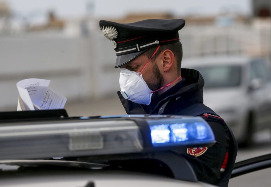 Torino – Positivo al Covid, esce dall’ospedale e passeggia tranquillamente in strada: “Mi annoiavo”, denunciato