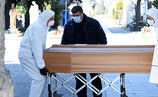 A Torino continua il boom di funerali – Con il Covid + 40% dei decessi, ieri il record