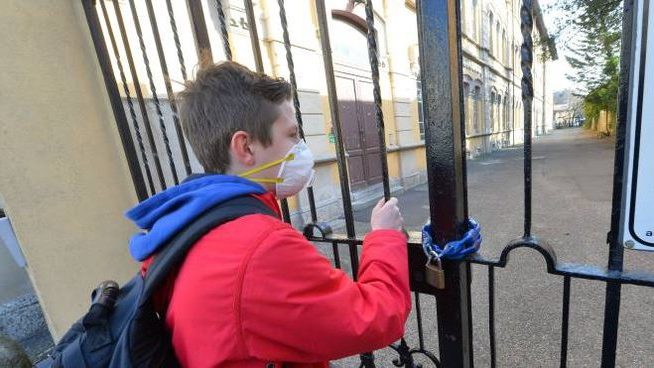 Il caso – In Lombardia scuole riaperte, in Piemonte no: “E’ assurdo, danni gravissimi, didattici e psicologici”