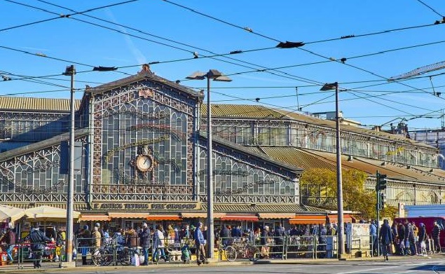 Omicidio a Porta a Palazzo – Ucciso a coltellate fra la gente, fermato l’assassino