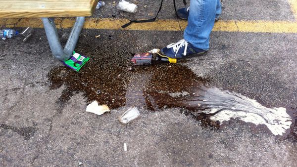 Torino – Ubriaco sfascia bottiglie in strada e sputa addosso alla Polizia “Ho il Covid!” – Arrestato