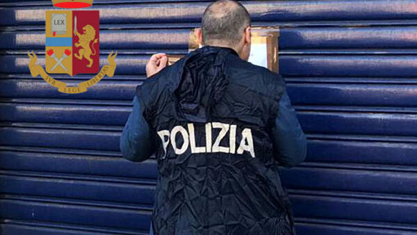 Torino – Bar da incubo: conserva cibo nel bidone della spazzatura. 23 kg di alimenti sequestrati