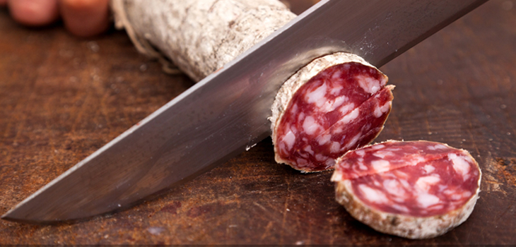 Torino – Mangiano salame comprato via web e restano intossicati: interviene il nucleo batteriologico