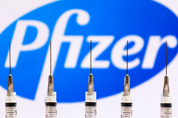 Vaccino Covid, bufale e complottismo – Medico torinese smonta tutte le fake news