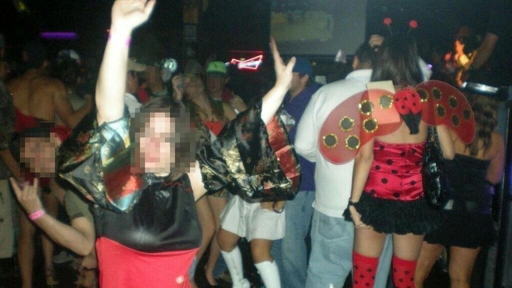 Torino – Invita tutto il quartiere a una festa privata: balli e musica a palla, in 30 rischiano una denuncia