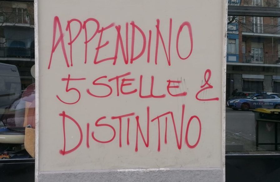 Torino – Dopo il corteo il quartiere Aurora è ricoperto dalle scritte. Alessi: “Situazione inaccettabile”. FOTO