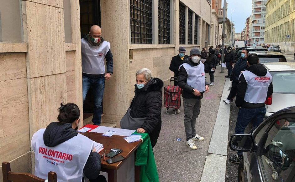 Torino – Pacchi alimentari a decine di famiglie in difficoltà – Importante iniziativa di solidarietà