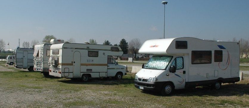 Torino – Piazza D’Armi invasa da camper abusivi “Degrado insostenibile, la Giunta cosa fa?”