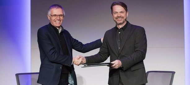 Stellantis, esordio col botto in Borsa: il titolo vola – Elkann: “Un traguardo storico”