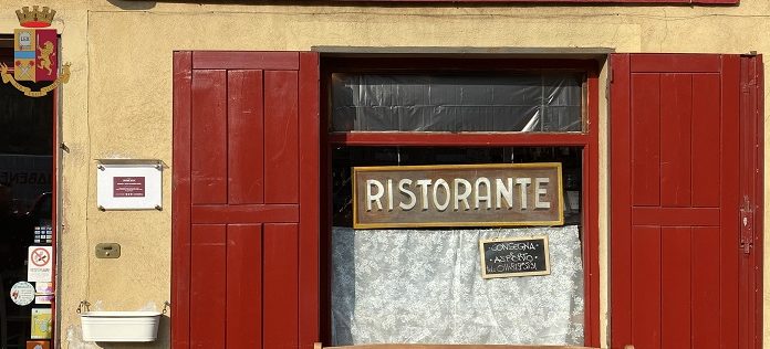 Torino – Scassina l’ingresso di un noto ristorante e si ‘tuffa’ dentro per rubare: scoperto e arrestato
