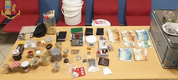 Torino – Dice di produrre Canapa Legale. In realtà spaccia droga: arrestato