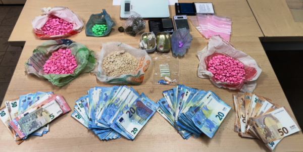 Torino – Lottatrice di arti marziali di giorno, spacciatrice di ecstasy e MDMA la notte – Arrestata