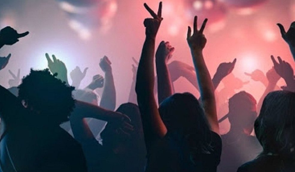 Torino – Incredibile festa ‘di massa’ in un locale: in 80 ballano, cantano e bevono. Tutti multati