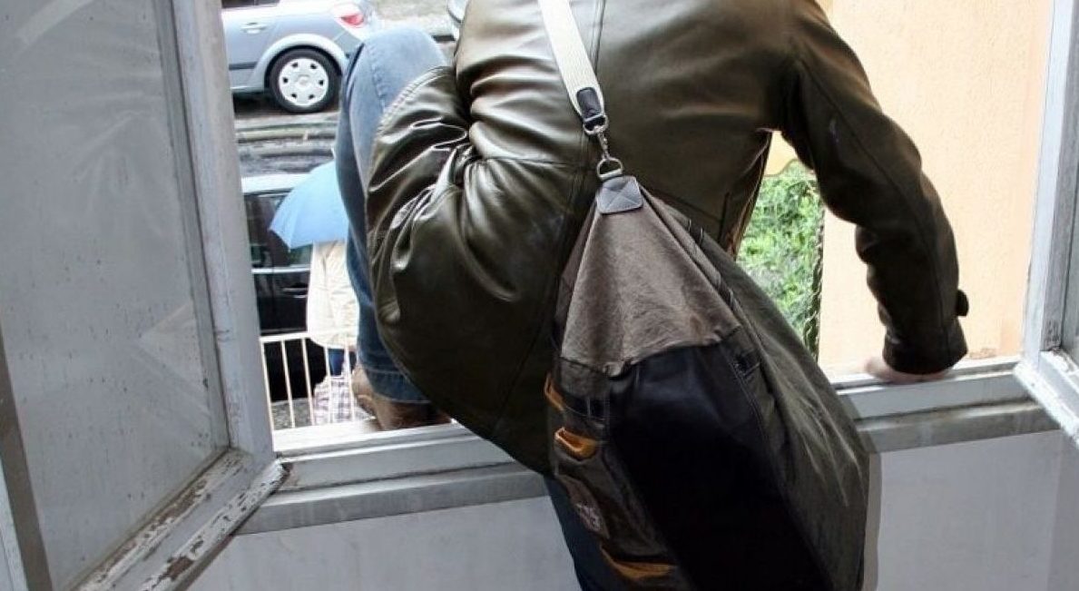 Torino – Fa il trasloco e si trova un tunisino in casa che gli sta rubando i gioielli. Ladro arrestato