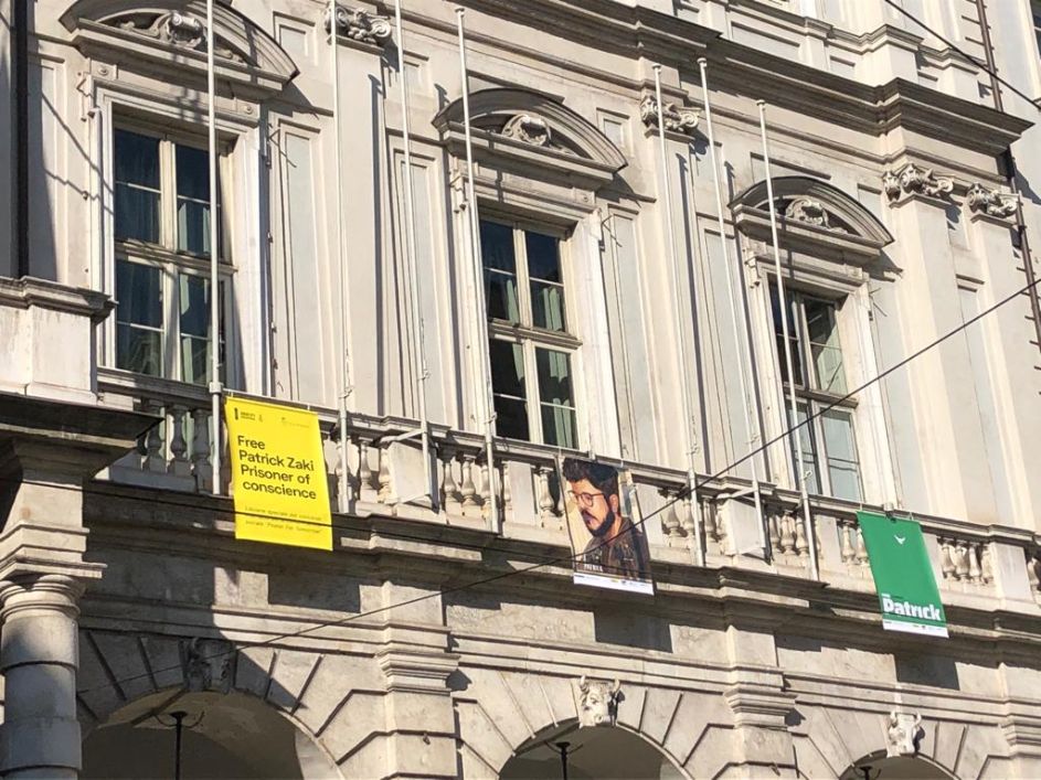 Liberate Patrick Zaki! – Torino si unisce all’appello, striscioni a Palazzo Civico
