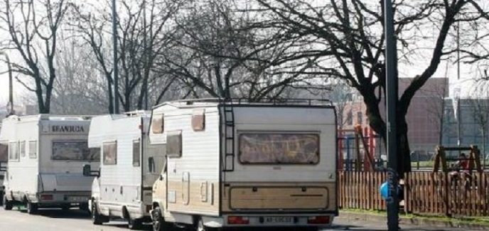 Torino – Dopo gli sgomberi, i camper di nomadi si spostano in tutte le zone della città “E il Comune cosa fa?”, l’interpellanza